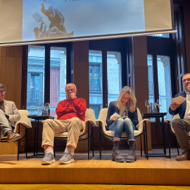 José Antonio Martín Pallín, María Eugenia Rodríguez Palop e Ignacio Sánchez-Cuenca, junto a Sato Díaz, que moderó el debate sobre 'lawfare' organizado por 'Público' y la Fundación Primero de Mayo.