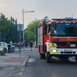 Imágen de archivo de un camión de bomberos dirigiéndose a la zona afectada por un incendio.