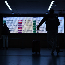 Imagen de archivo de viajeros en Madrid.