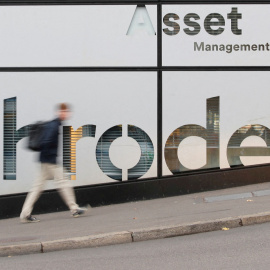 El logo de la firma de inversiones Schroders en sus oficinas en Zurich (Suiza).