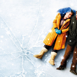 Imagen de '¡Olvídate de mí!', protagonizada por Jim Carrey y Kate Winslet.