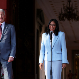 El secretario de Energía de EEUU, Chris Wright, y la presidenta encargada venezolana, Delcy Rodríguez, en Caracas.