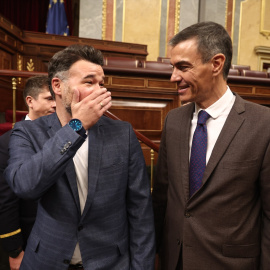 EuropaPress_7045624_presidente_gobierno_pedro_sanchez_portavoz_erc_congreso_gabriel_rufian