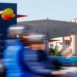 El logo de Repsol en una de sus estaciones de servicio en la localidad canaria de Vecindario.