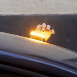 EuropaPress_7118081_baliza_v16_emergencia_vehiculos_21_noviembre_2025_madrid_espana_baliza_v16