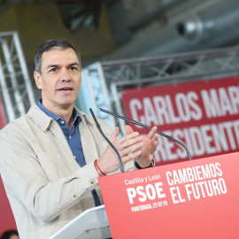 Pedro Sánchez en el acto del PSOE en Ponferrada, a 22 de febrero de 2026.