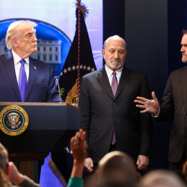 El presidente de EEUU, Donald Trump, el secretario de Comercio, Howard Lutnick, y el Representante de Comercio, Jamieson Greer, comparecen en la Casa Blanca tras el fallo del Tribunal Supremo que anula los aranceles generales.