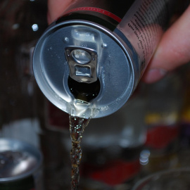 Una lata de bebida energética