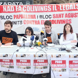 La roda de premsa en què el moviment per l'habitatge ha denunciat els anuncis que incompleixen la regulació d'habitacions. 25/02/2026