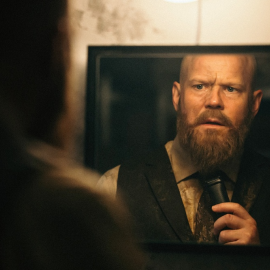 Fotograma de la serie ' A Better Man' (2025)