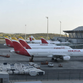 Aviones de la compañía Iberia en el madrileño aeropuerto de Barajas en una imagen de archivo.