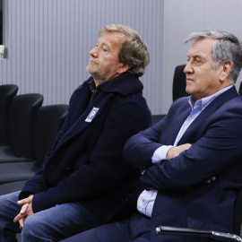 Los periodistas Alberto Pozas (d) y Luis Rendueles (i), en el juicio por el denominado 'caso Dina'.