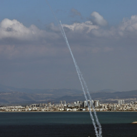 Interceptación de un misil iraní por parte de la Cúpula de Hierro sobre la Bahía de Haifa, Israel