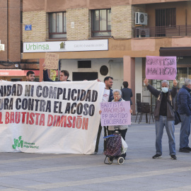 Concentración a las puertas del Ayuntamiento de Móstoles.