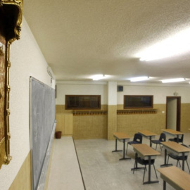 Un crucifijo en un aula. Archivo.