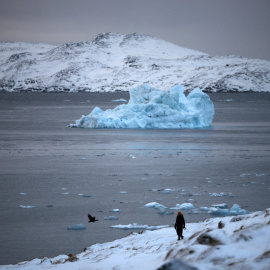 Imagen de archivo de un iceberg en el mar cerca de Nuuk, Groenlandia.