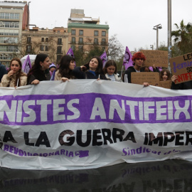 Capçalera de la manifestació d'estudiants feministes aquest divendres a Barcelona, a dos dies del 8-M. 06/03/2026