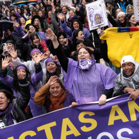 Decenas de personas durante la manifestación convocada por la Comisión 8M por el Día de la Mujer, a 8 de marzo de 2025, en Madrid