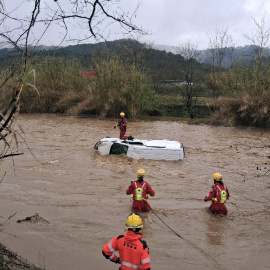 Foto de archivo de los bomberos de la Generalitat en la río Mogent buscando el desaparecido