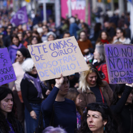 BARCELONA, 08/03/2026.- Vista de la manifestación del 8M con motivo del Día Internacional de la Mujer celebrada en Barcelona. EFE/Quique García