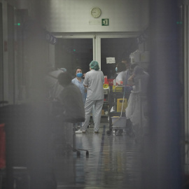 Profesionales médicas en el interior de urgencias de un hospital.