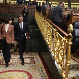 La ministra de Ciencia, Innovación y Universidades, Diana Morant, y el presidente del Gobierno, Pedro Sánchez, a su llegada a una sesión de control al Gobierno