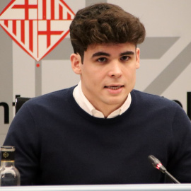 Javier Rodríguez, comissionat de la Joventut de l'Ajuntament de Barcelona, en roda de premsa aquest dimecres. 11/03/2026