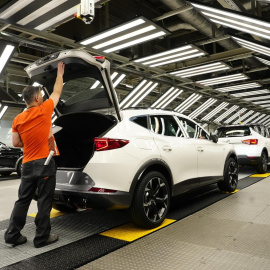 Trabajadores de la empresa automovilística Seat en Martorell, en una imagen de archivo.