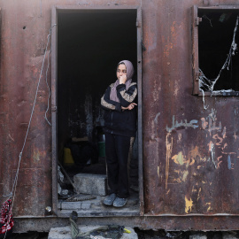 Imagen de archivo de una niña palestina en el campamento de desplazados en Gaza destruido por un ataque israelí.