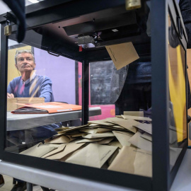 EuropaPress_7368476_15_march_2026_france_perpignan_an_election_official_watches_as_voters_cast