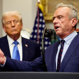 El secretario de Sanidad de EEUU, Robert F. Kennedy Jr., en un acto con el presidente Donald Trump en la Casa Blanca, en una imagen de archivo.