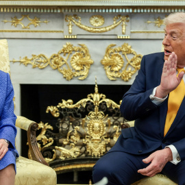 El presidente de EEUU, Donald Trump, con la primera ministra de Japón, Sanae Takaichi, en el Despacho Oval de la Casa Blanca.