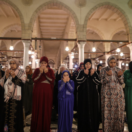 EuropaPress_7372549_16_march_2026_egypt_cairo_muslims_offer_tarawih_prayers_at_amr_ibn_al_aas