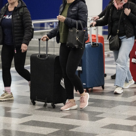 Pasajeros en el aeropuerto de Helsinki-Vantaa.