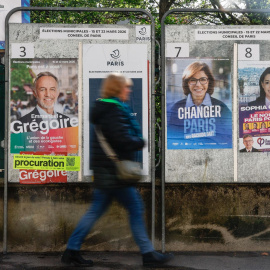 Carteles de Emmanuel Gregoire, candidato del Partido Socialista (PS) y de la lista de coalición de izquierda en las elecciones municipales de París de 2026.