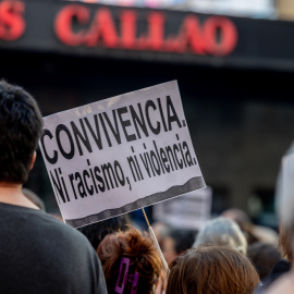 Una pancarta en una concentración contra el racismo y la xenofobia en Madrid.