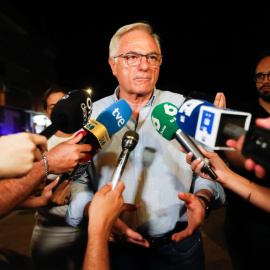 El alcalde de Torre Pacheco, Pedro Ángel Roca (PP), durante una manifestación no autorizada y promovida por grupos de ultraderecha en redes sociales, a julio de 2025 en Torre Pacheco, Murcia.