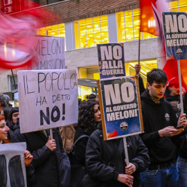 Manifestación en Napóles para celebrar el resultado del referéndum en Italia.