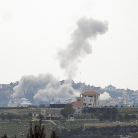 Humo del ataque israelí en el sur de Líbano este sábado.