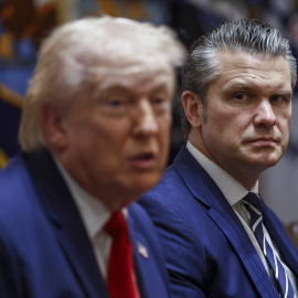 Pete Hegseth, junto a Donald Trump.