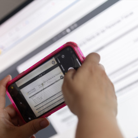 persona_cumplimenta_declaracion_renta