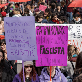 Imagen de archivo de personas durante la manifestación convocada por la Comisión 8M por el Día de la Mujer.