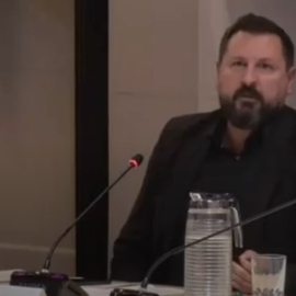 Miguel Martínez, conseller de Vox a Barcelona, durant el ple