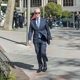 EuropaPress_7410968_abogado_begona_gomez_antonio_camacho_llegada_juzgados_plaza_castilla_abril