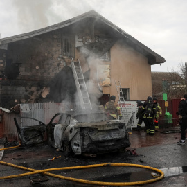 Un edificio atacado en Kiev, este viernes.
