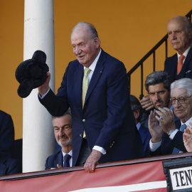 Juan Carlos I en la plaza de toros de La Maestranza de Sevilla, este domingo.