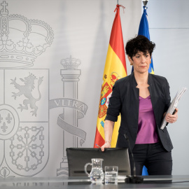 La ministra de Inclusión, Seguridad Social y Migraciones de España, Elma Saiz, durante una rueda de prensa tras el Consejo de Ministros, en el Palacio de La Moncloa, a 7 de abril de 2026