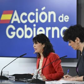 45d29ab5931ffcdLa ministra de Inclusión, Seguridad Social y Migraciones y portavoz del Gobierno, Elma Saiz (d) y la ministra de Igualdad, Ana Redondo, en rueda de prensa tras la reunión del Consejo de Ministros, este martes en el51bdb5e37ec47f26f1d3a8bdbw