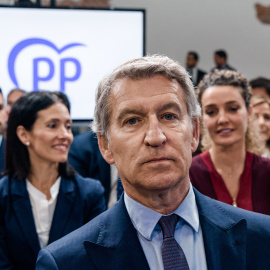 El presidente del Partido Popular, Alberto Núñez Feijóo (c), durante el acto ‘Pagas más, recibes menos; contra el infierno fiscal del Gobierno de Sánchez’ en el Espacio Jorge Juan, a 8 de abril de 2026, en Madrid (España).