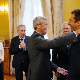 Alfonso Rueda abraza a Alfonso Villares